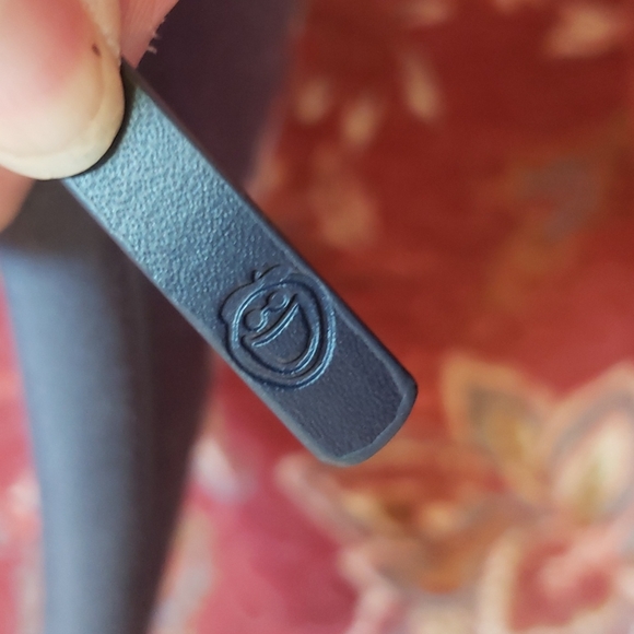 🦋4 for $20, or as marked. EUC- Life is Good Neoprene Tablet Case - Picture 2 of 3